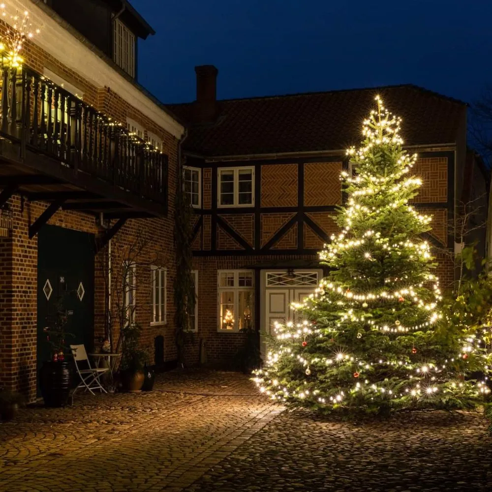 Pyntet juletræ fra TreeTime – Ribe
